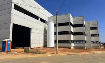 Imagem 7: Galpão Comercial de Alto Padrão com Estrutura Completa para Indústria