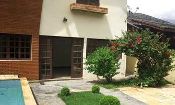 Imagem: Casa Clássica e Ampla com 4 Suítes, Piscina