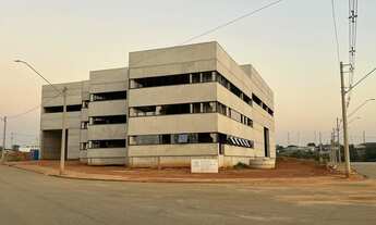 Imagem 4: Galpão Comercial de Alto Padrão com Estrutura Completa para Indústria