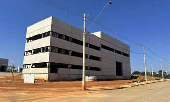 Imagem 6: Galpão Comercial de Alto Padrão com Estrutura Completa para Indústria