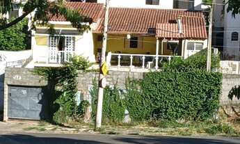 Imagem: Casa com Churrasqueira e Varanda em Localização