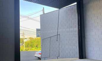 Imagem 3: Galpão para Locação em Sorocaba - 290m² com Mezanino e Estrutura Moderna