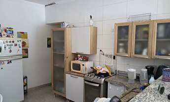 Imagem 7: Casa com Churrasqueira e Varanda em Localização Privilegiada