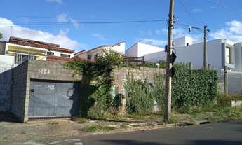 Imagem 2: Casa com Churrasqueira e Varanda em Localização Privilegiada