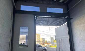 Imagem 2: Galpão para Locação em Sorocaba - 290m² com Mezanino e Estrutura Moderna