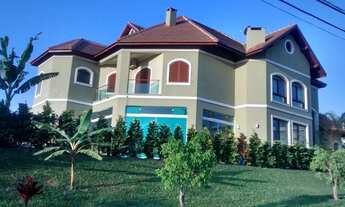 Imagem: Luxuosa casa em condomínio à venda em