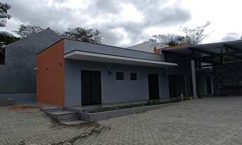 Imagem: Casa com 4 Quartos e 6 banheiros à Venda