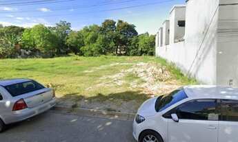 Imagem: Terreno com 400m² de área plana sendo