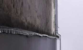 Imagem 7: Residência Confortável e Prática: Garagem Coberta, Três Dormitórios Aconchegantes, Sala A