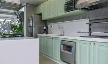 Imagem 3: Sobrado Excepcional em Condomínio da Construtora Planeta: Terreno Amplo, Área Construída