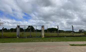 Imagem: Terreno à venda na rua principal de Sarapuí