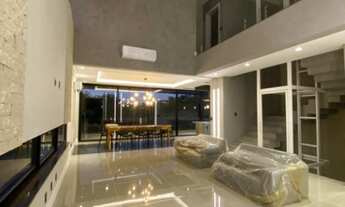 Imagem 2: Casa Triplex no Condomínio Alphaville Nova Esplanada 1