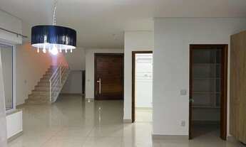 Imagem 3: Excelente oportunidade de locação: Casa em condomínio de 3 quartos, 3 suítes, 4 salas, 4 v