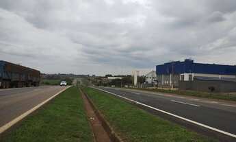 Imagem 6: Galpão Industrial para Locação em Tatuí-SP: 1 Sala, 3 Banheiros e 3.000m² de Área no Resid