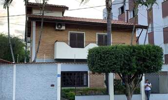 Imagem 2: Imóvel Comercial de Alto Padrão na Vila Trujillo, Sorocaba-SP: 4 Quartos, 1 Suíte, 2 Salas