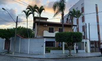 Imagem 4: Imóvel Comercial de Alto Padrão na Vila Trujillo, Sorocaba-SP: 4 Quartos, 1 Suíte, 2 Salas