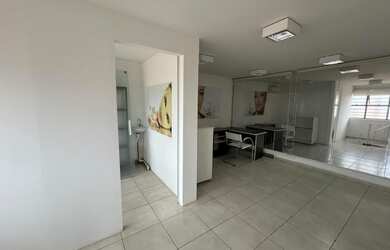 Imagem 5: Salão Comercial de Alto Padrão para Locação na Vila Hortência, Sorocaba-SP: 5 Salas, 2 Ban