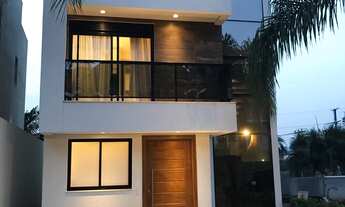 Imagem: Casa Triplex 146m² 2 a 4 Dorm. / 2 a 3