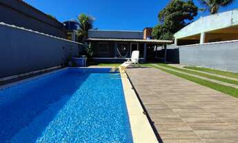 Imagem: Linda casa com dois quartos e piscina em