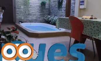 Imagem: Casa com piscina privativa em condomínio