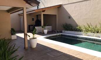 Imagem 1: Casa de Luxo em Condomínio Alphaville, 4 suítes, 3 salas, 6 vagas - Santana de Parnaíba-SP