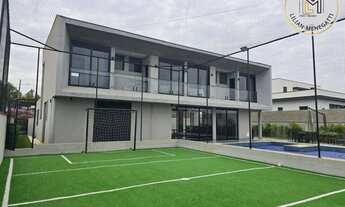 Imagem 2: Sobrado com 5 suites, sendo 1 no térreo. Mini campo, piscina. Condomínio Terras de Caxambu