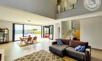 Imagem 2: Sobrado com 4 suites, sendo 1 no térreo. Mini campo, piscina. Condomínio Terras de Caxambu