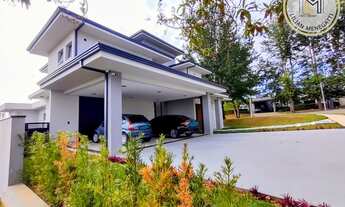 Imagem 4: Sobrado com 4 suites, sendo 1 no térreo. Mini campo, piscina. Condomínio Terras de Caxambu