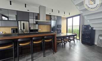 Imagem 7: Sobrado com 5 suites, sendo 1 no térreo. Mini campo, piscina. Condomínio Terras de Caxambu