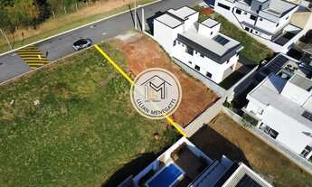 Imagem: Terreno de 300m² com terraplanagem. Condominio