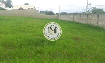 Imagem: Terreno de 1.011 m² totalmente plano. Condomínio