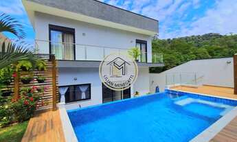 Imagem 2: Sobrado com 4 dormitórios, escritório, área gourmet e piscina. Em frente ao clube. Condomi