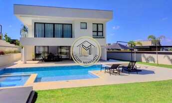 Imagem 2: Casa com piscina aquecida. 4 quartos, suítes sendo todas com closet .Escritório. Condomíni