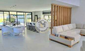 Imagem 7: Casa com piscina aquecida. 4 quartos, suítes sendo todas com closet .Escritório. Condomíni