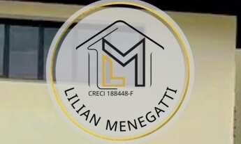 Imagem: Prédio com 4 andares. Escritório. Estacionamento