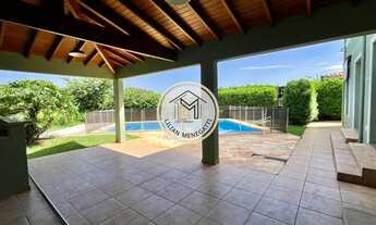 Imagem 4: Casa em Condomínio com 4 quartos, suítes com closet. Churrasqueira. Piscina. 4 vagas. Hidr