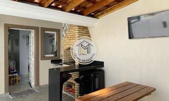 Imagem 2: Linda Casa com 2 quartos. 2 vagas. Armarios Planejados. Quintal com Churrasqueira. Condomí