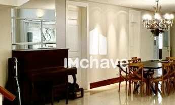 Imagem: Imponente casa de luxo em condomínio à