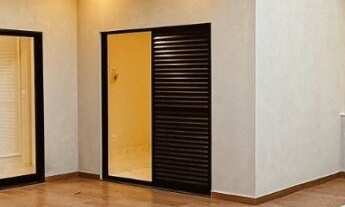 Imagem 2: Casa Nova e Completa no Condomínio La Montagne com 3 suítes, Piscina e Energia Solar