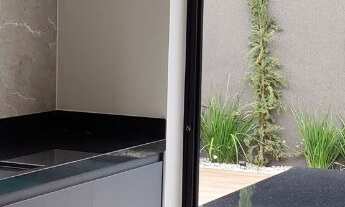 Imagem 2: Casa Nova Térrea no Eco Village II com 3 suítes, piscina e em excelente localização