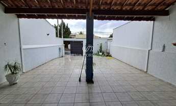 Imagem 2: Imperdível oportunidade: Casa de 4 quartos com suíte e vaga de garagem no Centro de Taubat