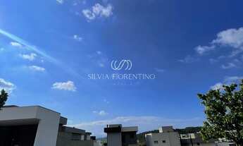 Imagem: Terreno de 445,86 m² em condomínio à