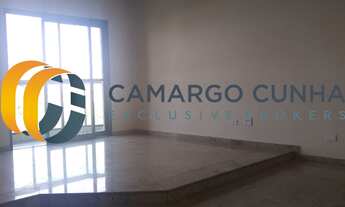 Imagem 4: Apartamento com 152 metros, possui 4 dormitórios sendo duas suítes e três vagas. R$ 700.00