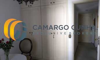 Imagem 7: Apartamento com 131 metros, possui 3 dormitórios sendo uma suíte e duas vagas. R$ 1.290.00