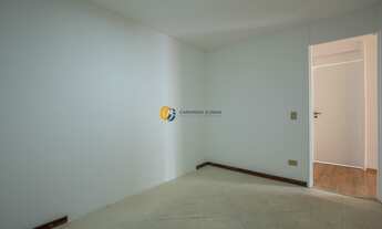 Imagem 7: Apartamento com 160 metros, possui 4 dormitórios sendo duas suítes e duas vagas. R$ 795.00