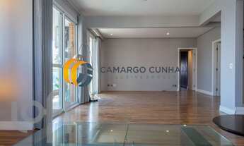 Imagem 3: Apartamento com 225 metros, possui 3 suítes e quatro vagas - Moema/SP