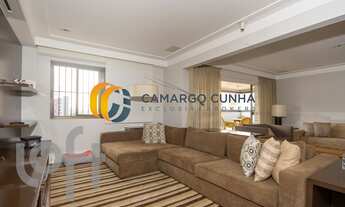 Imagem 4: Apartamento com 250 metros, possui 3 suítes e quatro vagas - Moema/SP