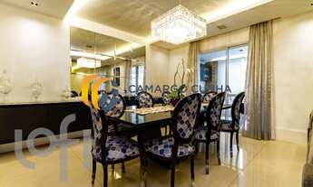 Imagem 3: Apartamento com 204 metros, possui 4 dormitórios sendo duas suítes e três vagas. R$ 1.800