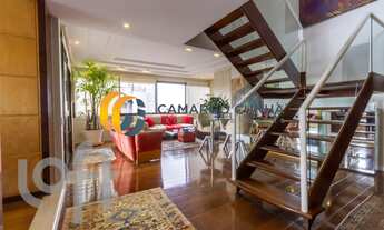 Imagem: Cobertura duplex com 300 metros, possui