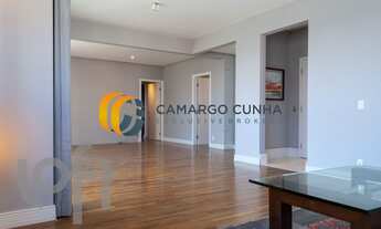 Imagem 4: Apartamento com 225 metros, possui 3 suítes e quatro vagas - Moema/SP